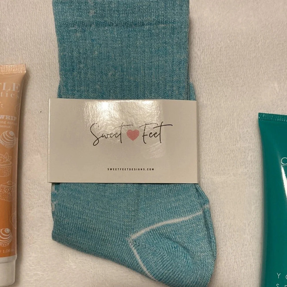 Beauty Bundle of Self Care Items - Picture 5 of 9